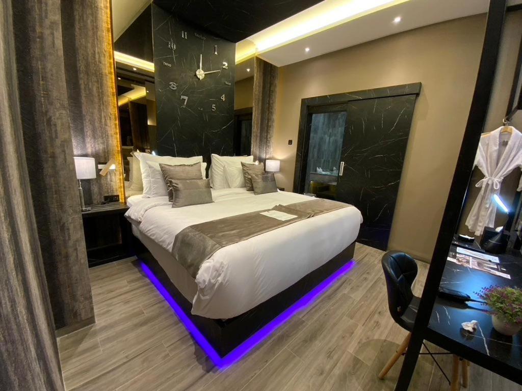 De Paris Hotel Medan Exterior photo