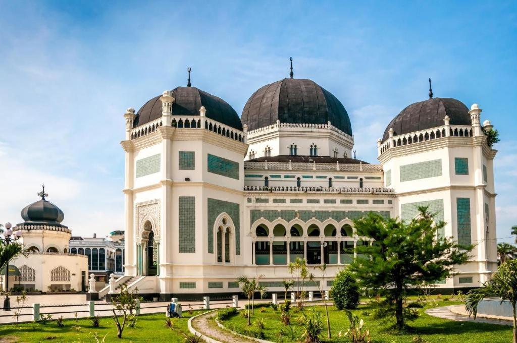 De Paris Hotel Medan Exterior photo