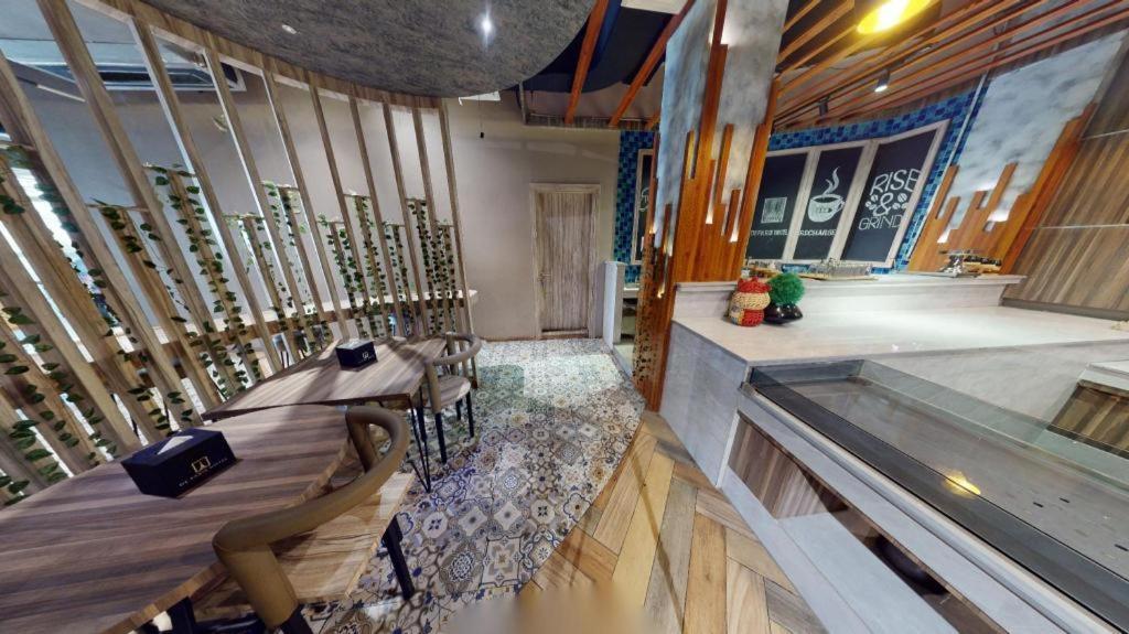 De Paris Hotel Medan Exterior photo